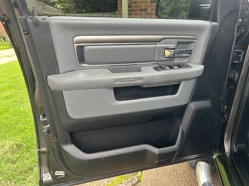 Used 2017 RAM 2500 SLT AWD/4WD image 18