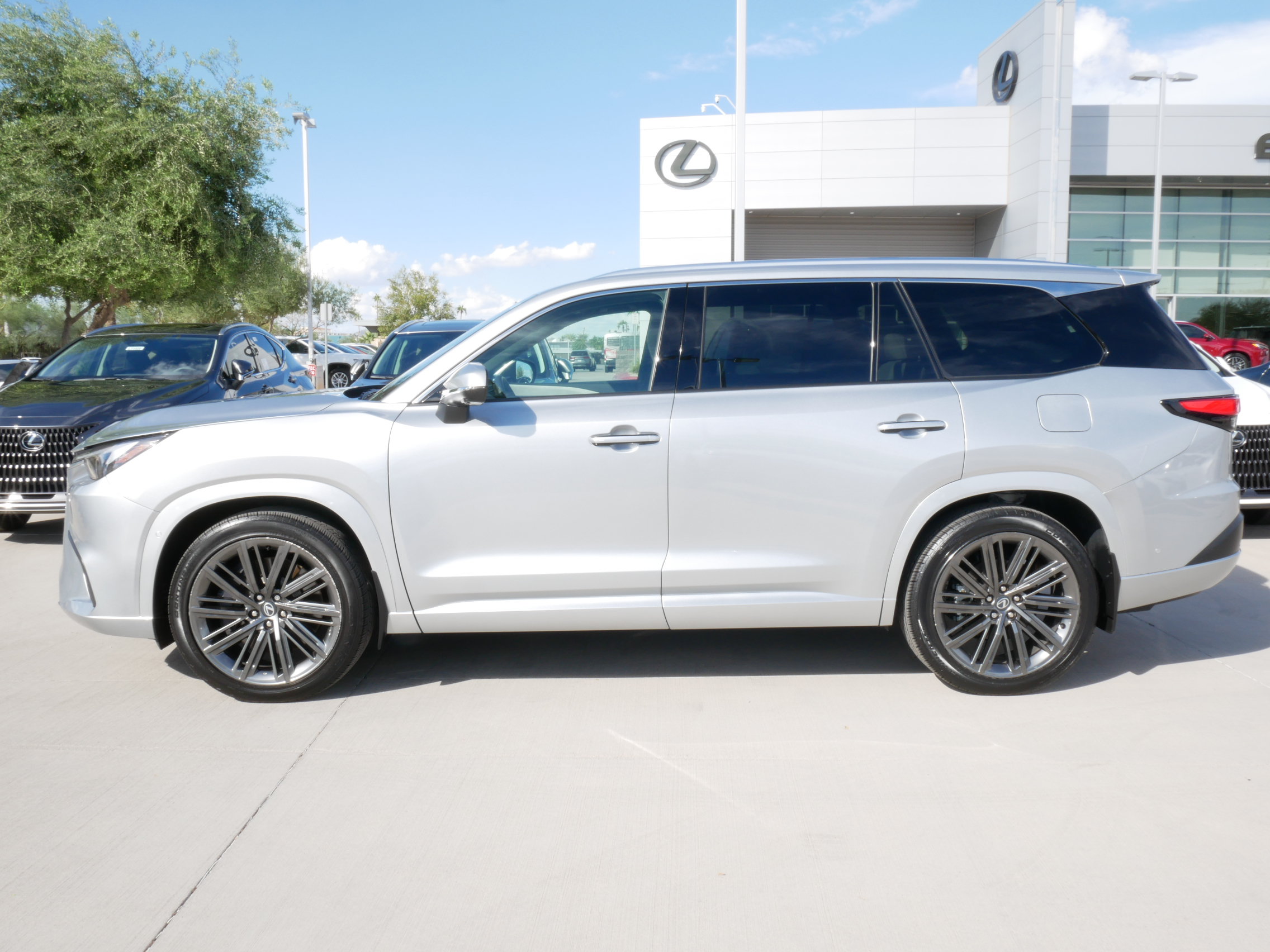 Certified 2026 Lexus TX 550h AWD Plug-In Hybrid w/ Technology Package image 3