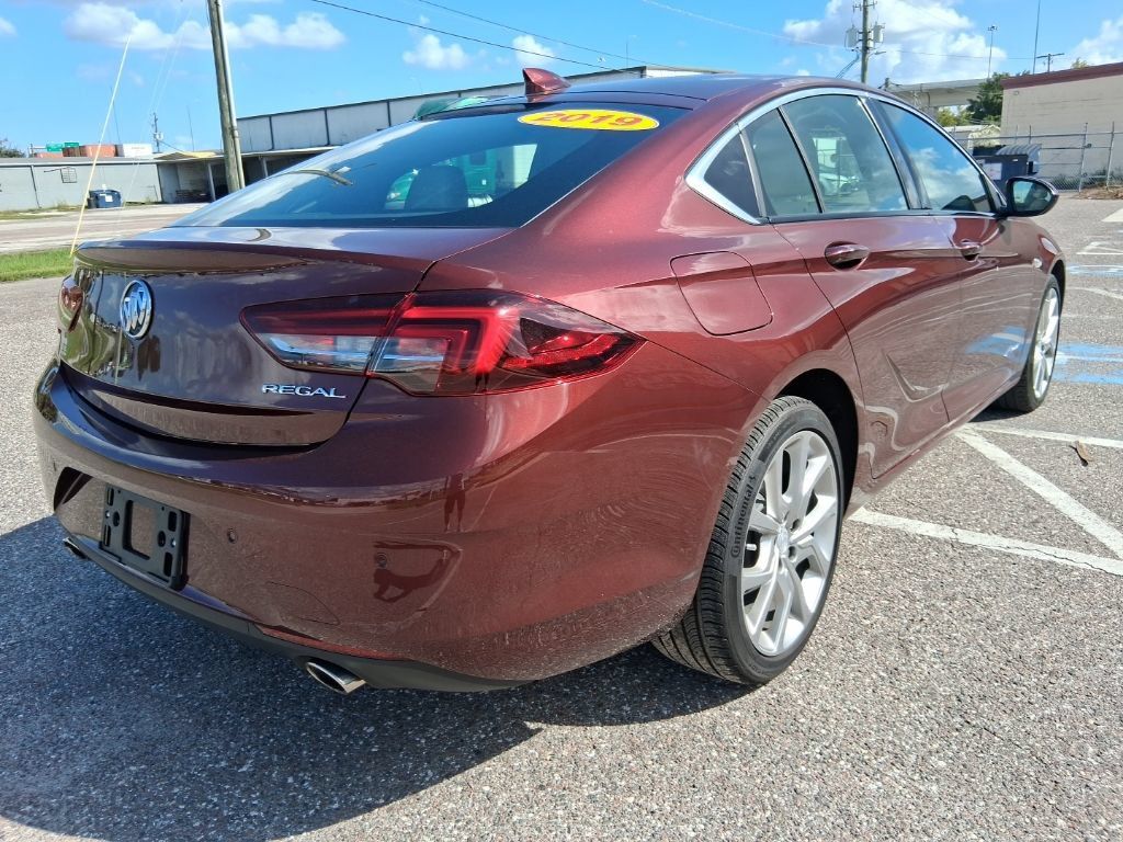 Used 2019 Buick Regal Avenir w/ Driver Confidence Package II FWD image 3