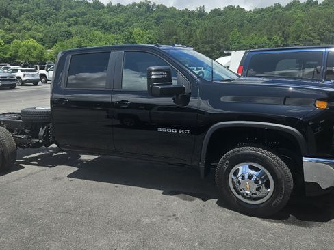 New 2026 Chevrolet Silverado 3500 LT w/ Convenience Package AWD/4WD image 1
