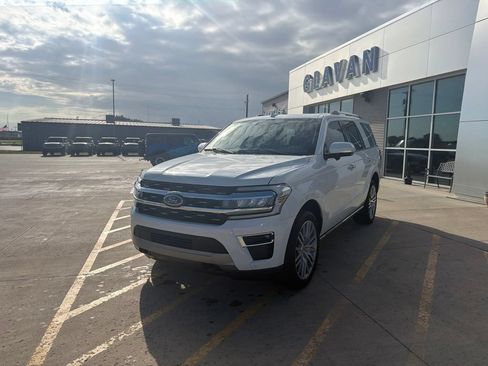 Used 2023 Ford Expedition Limited AWD/4WD image 3