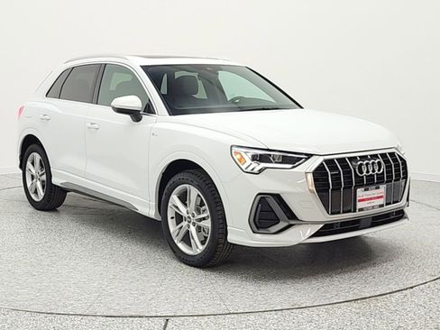 Used 2023 Audi Q3 2.0T Premium image 3
