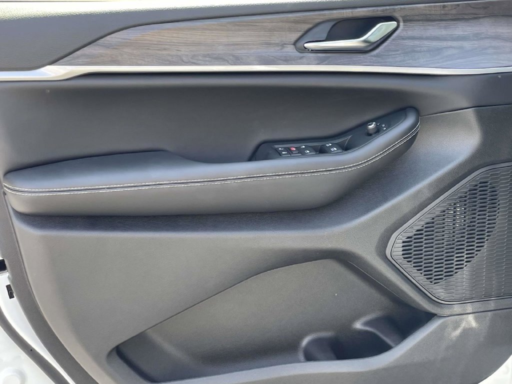 New 2027 Jeep Grand Cherokee Altitude AWD/4WD image 24