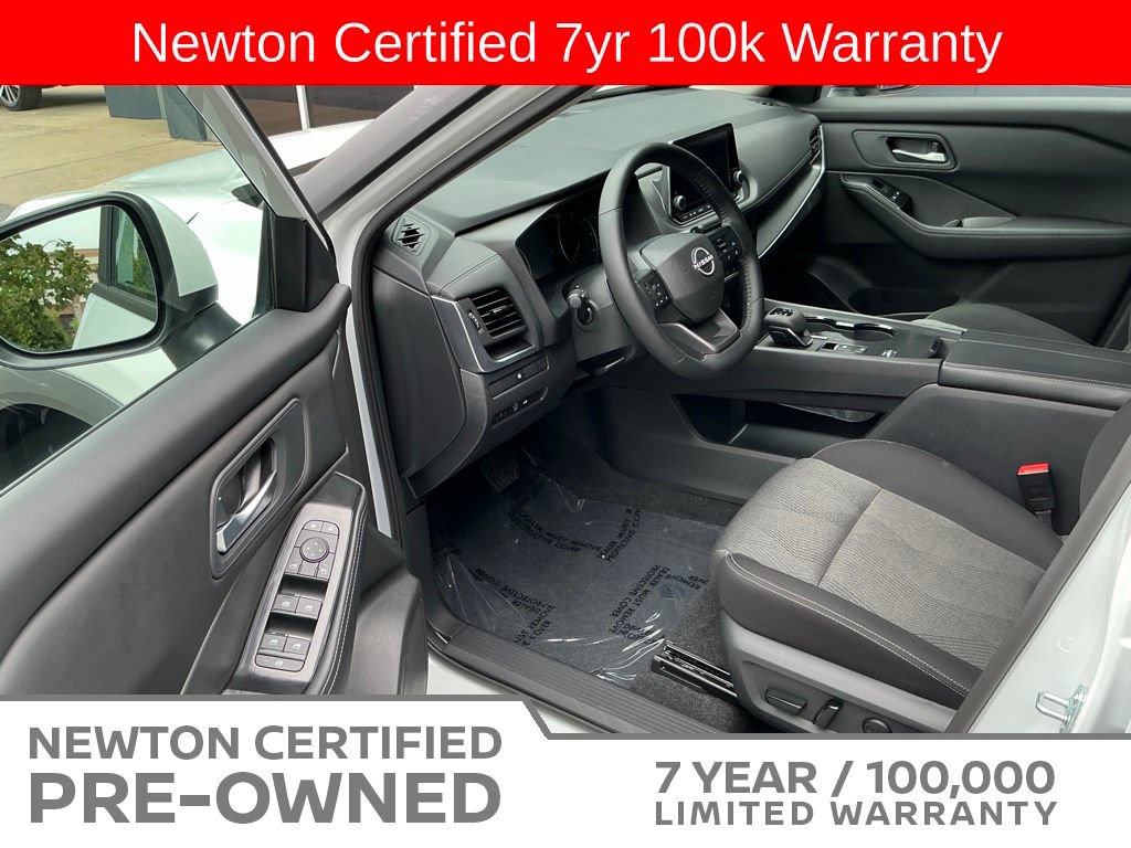 Used 2026 Nissan Rogue SV w/ Cold Weather Package FWD image 8