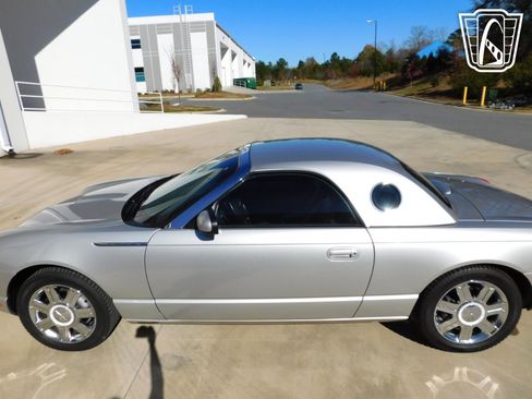 Used 2005 Ford Thunderbird image 14