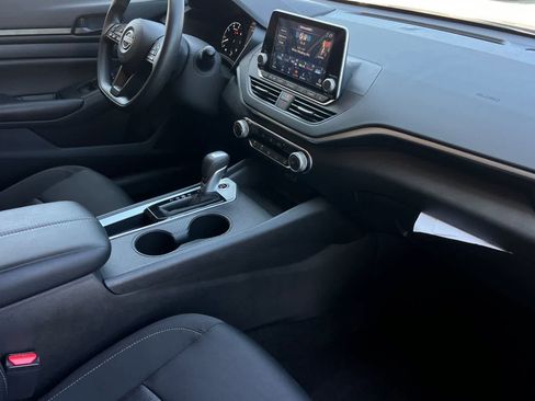 Used 2025 Nissan Altima 2.5 S FWD image 15