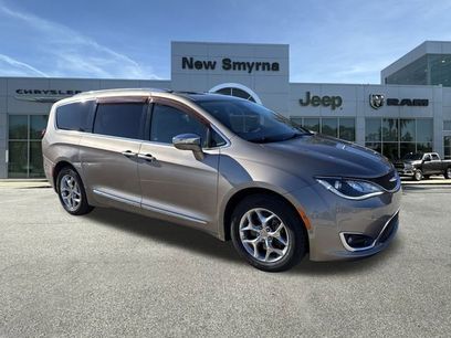 Used 2017 Chrysler Pacifica Limited w/ Advanced Safetytec Group