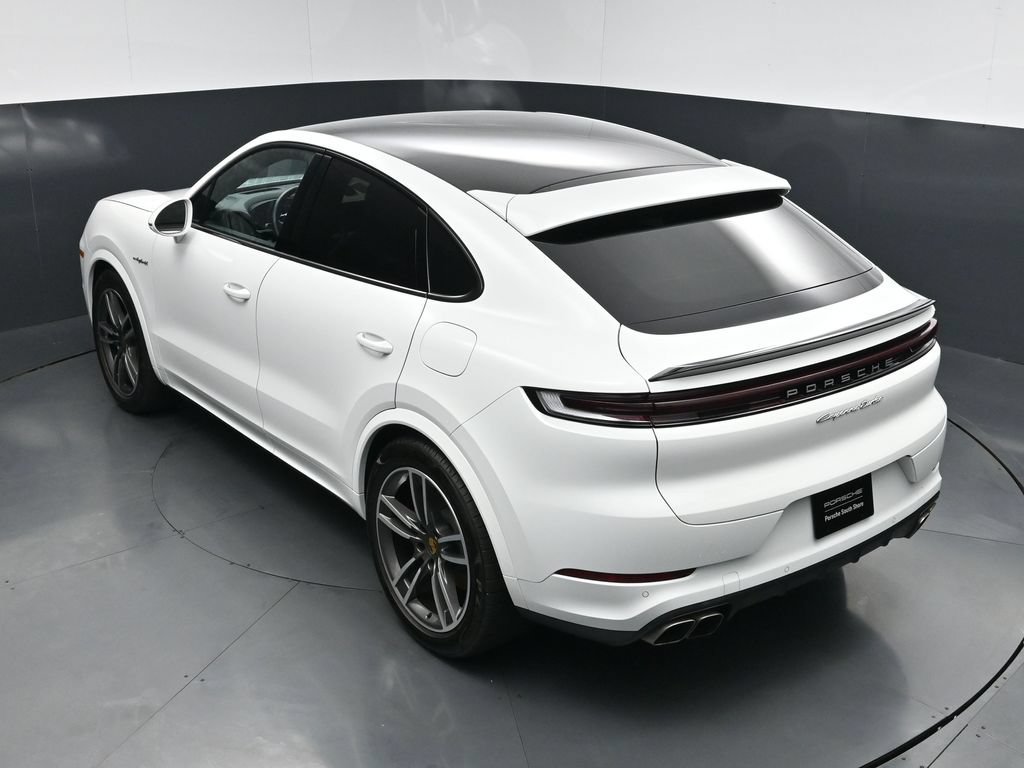 Used 2024 Porsche Cayenne Turbo AWD/4WD image 19