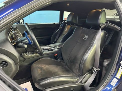 Used 2017 Dodge Challenger R/T Scat Pack w/ Leather Interior Group image 17