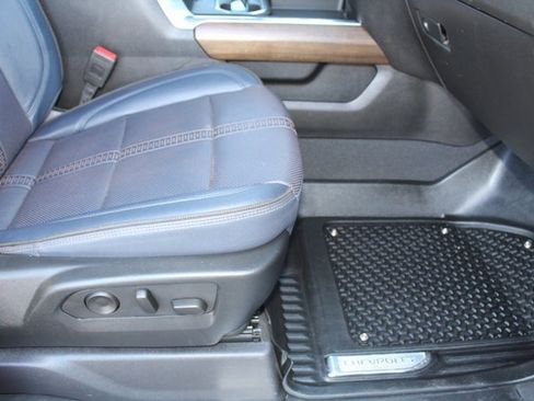 Used 2025 Chevrolet Silverado 2500 High Country w/ Technology Package image 19