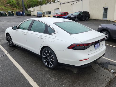 Used 2023 Honda Accord Touring image 3