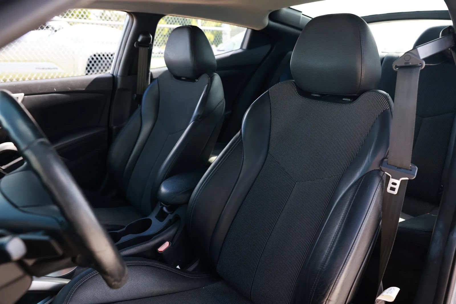 Used 2013 Hyundai Veloster w/ Style Pkg FWD image 17