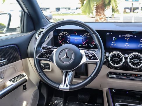 Used 2025 Mercedes-Benz GLA 250 image 16