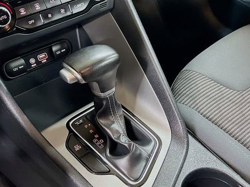 Used 2018 Kia Niro LX image 16