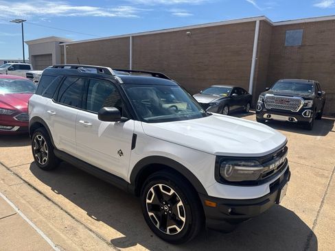 Used 2024 Ford Bronco Sport Outer Banks w/ Tech Package AWD/4WD image 3