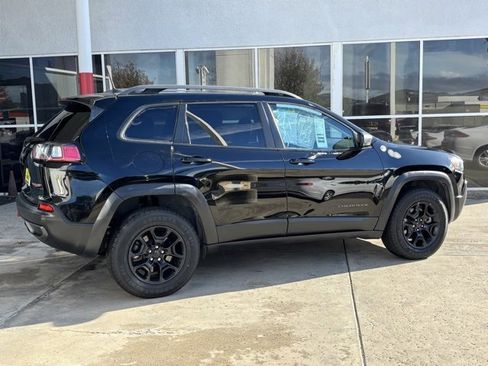 Used 2020 Jeep Cherokee Trailhawk w/ Comfort/Convenience Group image 3