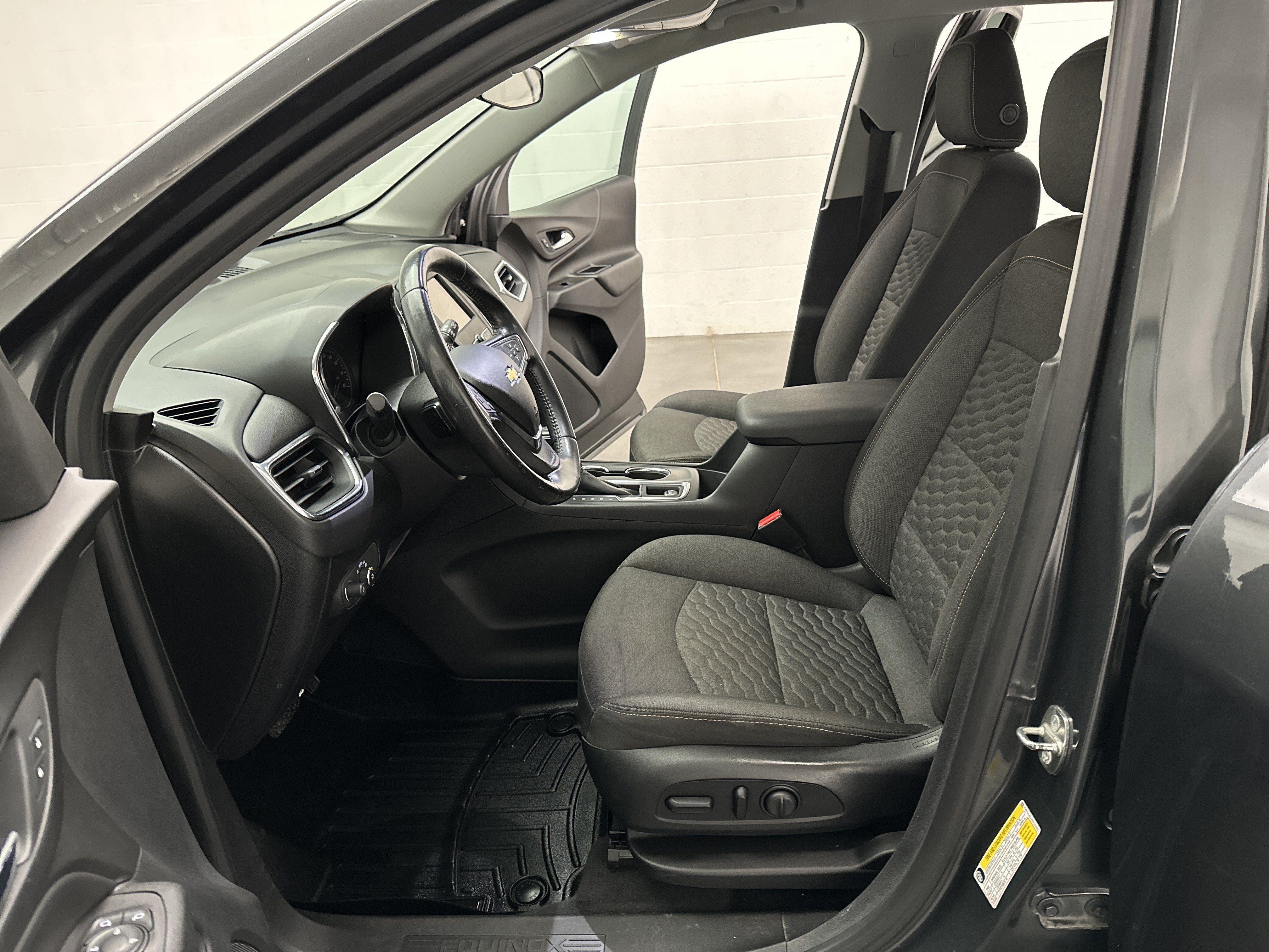 Used 2019 Chevrolet Equinox LT AWD/4WD image 17