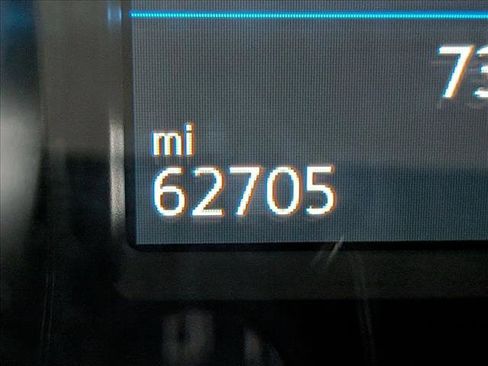 Used 2018 Volkswagen Tiguan SE w/ Panoramic Sunroof Package image 11