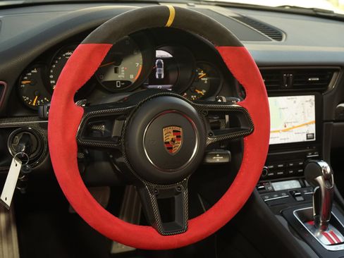 Used 2018 Porsche 911 GT2 RS RWD image 21