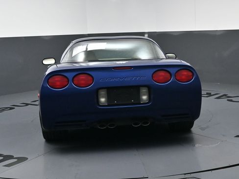 Used 2004 Chevrolet Corvette Coupe w/ Preferred Equipment Group RWD image 18