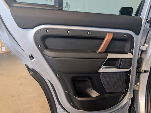 Used 2024 Land Rover Defender 110 SE image 24