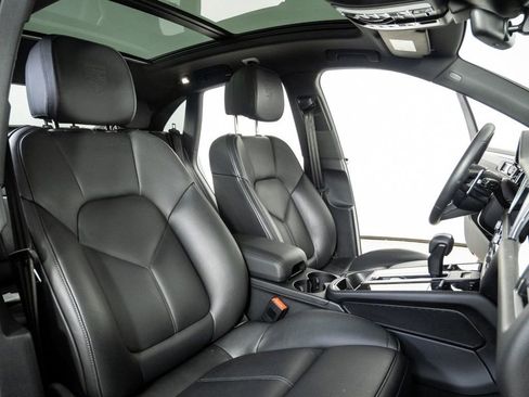 Certified 2025 Porsche Macan image 24