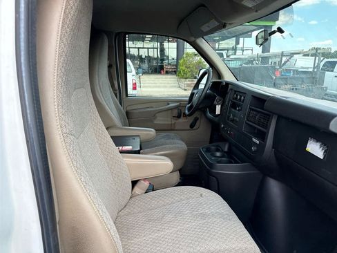 Used 2012 Chevrolet Express 2500 RWD image 17