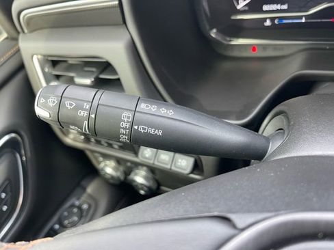 Used 2023 GMC Yukon AT4 w/ Technology Package image 23