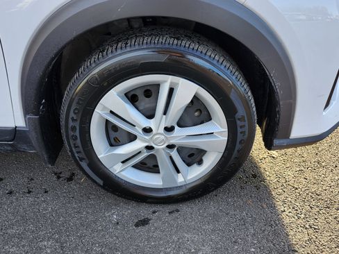 Used 2022 Nissan Kicks S image 10