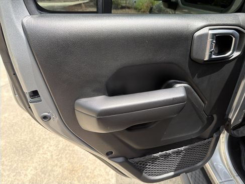 Used 2021 Jeep Gladiator Sport AWD/4WD image 22