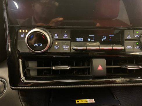 Used 2023 Toyota Highlander XSE AWD/4WD image 40