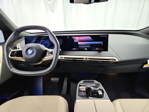 Used 2023 BMW iX xDrive50 w/ Sport Package AWD/4WD image 28