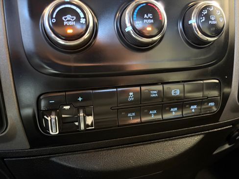 Used 2018 RAM 3500 Tradesman w/ Chrome Appearance Group AWD/4WD image 23