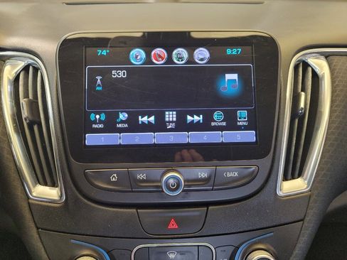 Used 2018 Chevrolet Malibu LT FWD image 25