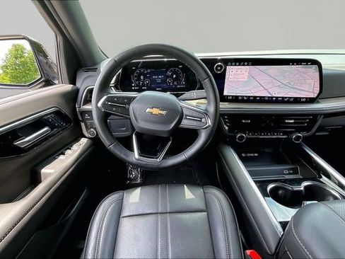 Used 2025 Chevrolet Tahoe High Country AWD/4WD image 8