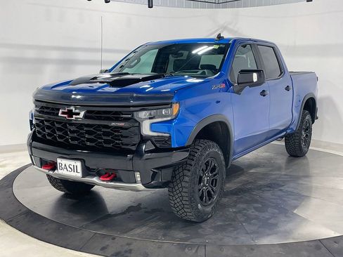Used 2022 Chevrolet Silverado 1500 ZR2 w/ Technology Package AWD/4WD image 8