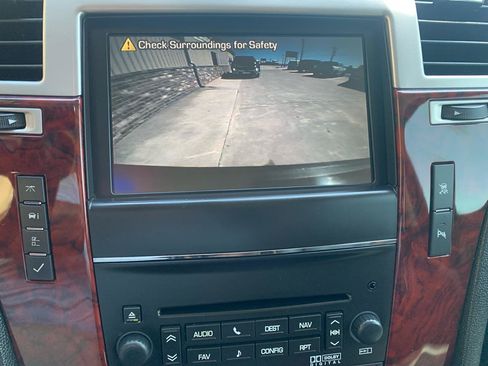 Used 2011 Cadillac Escalade Luxury RWD image 39
