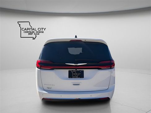 New 2026 Chrysler Pacifica Select image 5