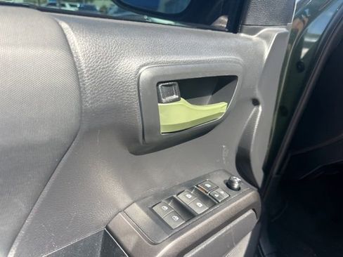 Used 2022 Toyota Tacoma TRD Sport image 18