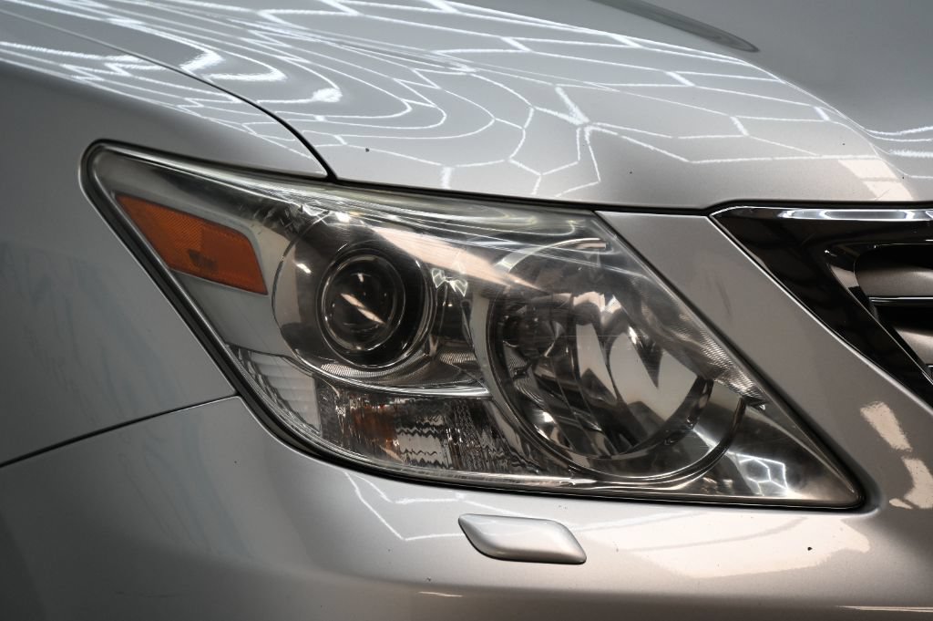 Used 2011 Lexus LX 570 4WD w/ Luxury Pkg image 9