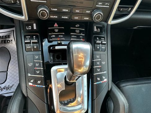Used 2018 Porsche Cayenne image 27