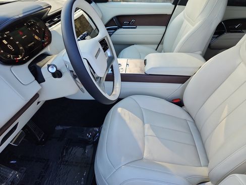 Used 2024 Land Rover Range Rover SE image 24