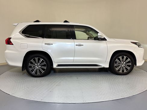 Used 2020 Lexus LX 570 4WD w/ Luxury Package image 8