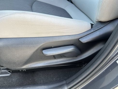 Used 2019 Toyota RAV4 XLE AWD/4WD image 21