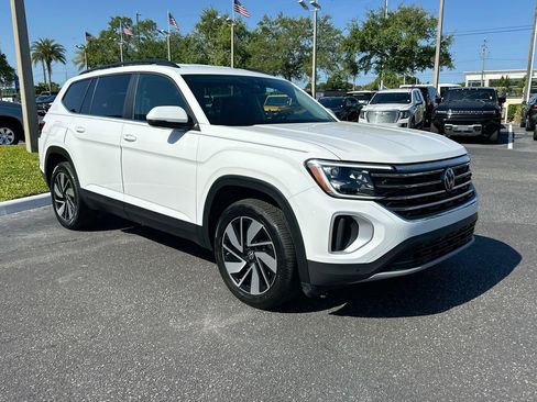 Used 2025 Volkswagen Atlas SE FWD image 3