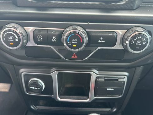 Used 2020 Jeep Gladiator Sport w/ Trailer Tow Package AWD/4WD image 34