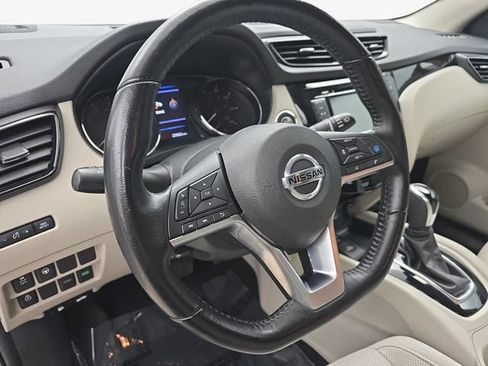 Used 2022 Nissan Rogue Sport SL w/ Premium Package FWD image 16