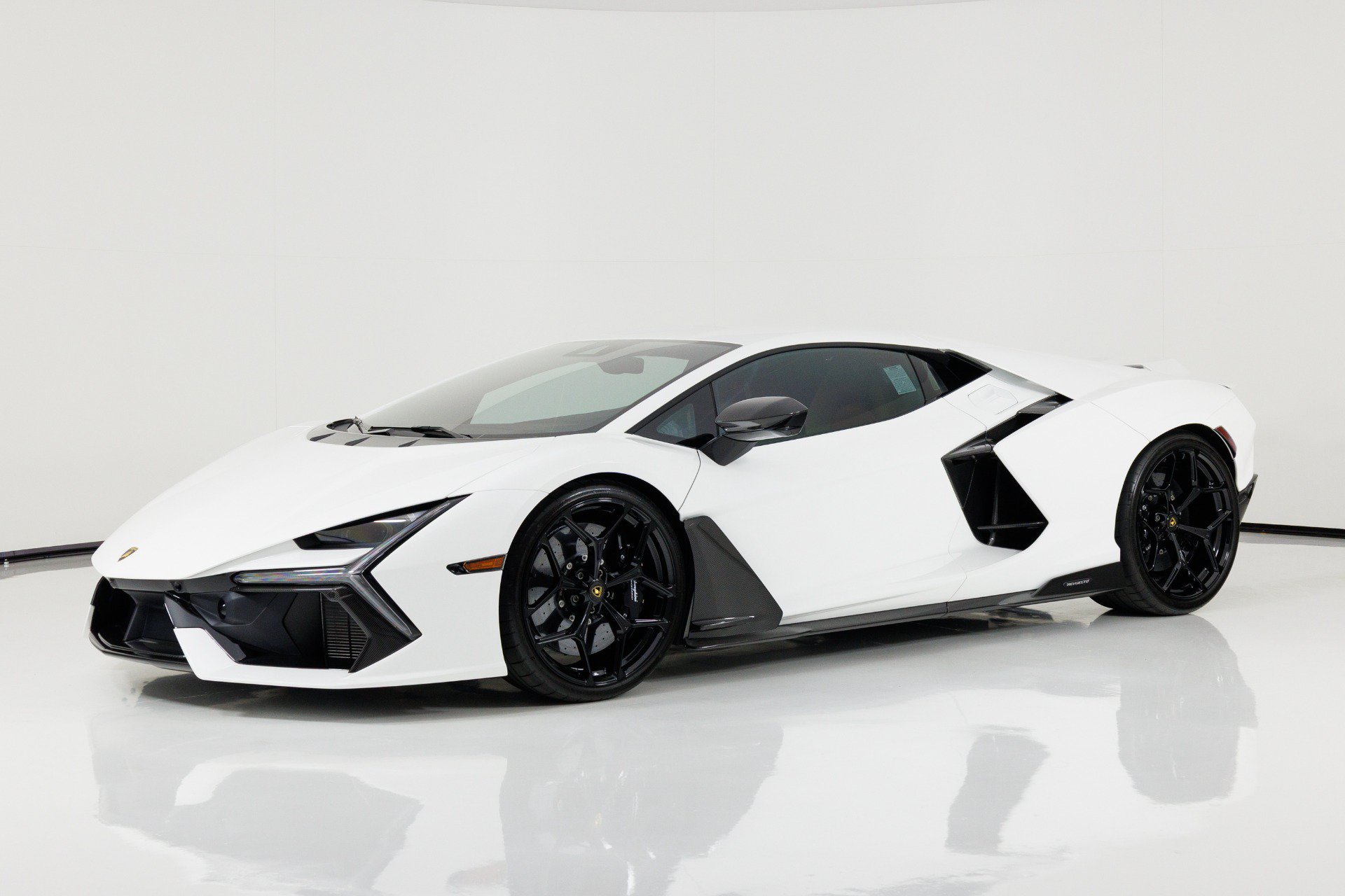 Used 2024 Lamborghini Revuelto AWD/4WD image 8