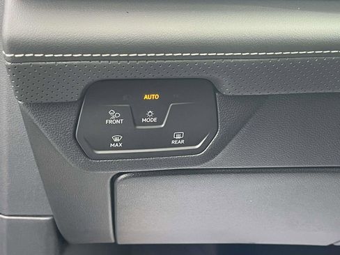 Certified 2025 Volkswagen Atlas SE w/ Panoramic Sunroof Package image 25