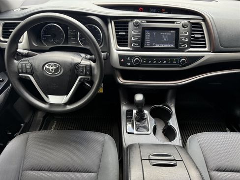 Used 2019 Toyota Highlander LE FWD image 22